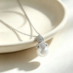 1Pc Ladies 18K Gold Petal Zircon Pearl Pendant Necklace, Strong Light Cold White Pearl Clavicle Chain, Premium Mosaic Pearl Necklace, 18K Gold Plated, White Gold Plated Titanium Steel Necklace