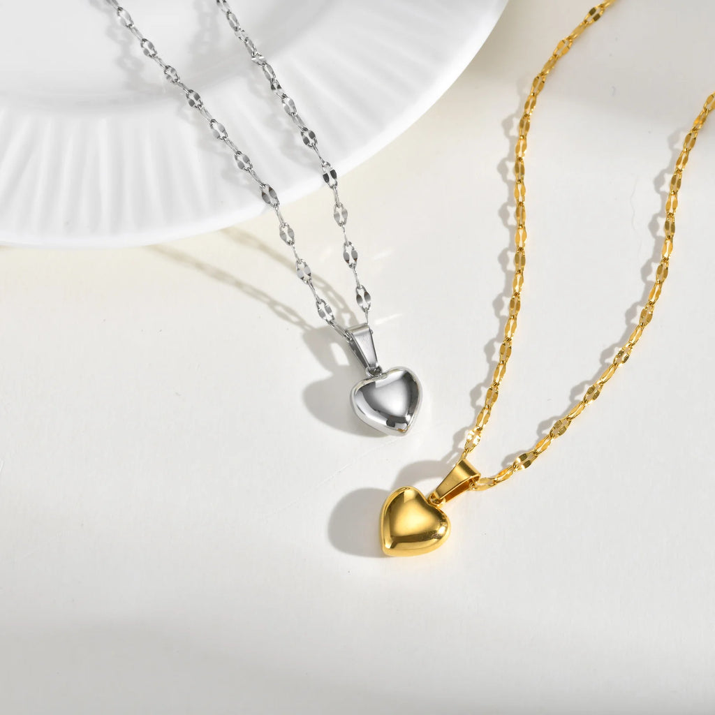 Women's Stainless Steel Heart Pendant Necklace Non fading Clavicle Chain Fashion Jewelry Necklace for Women Durable Hypoallergenic Neckwear Ideal for Daily Use Special Events and Gifting to Female Loved Ones necklace for wome