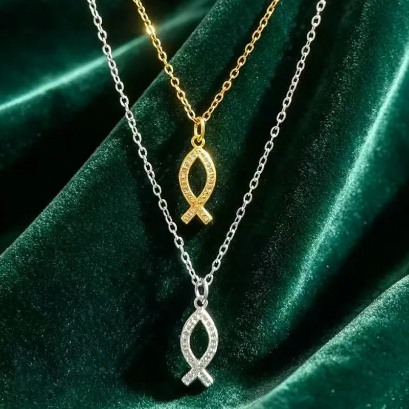 1Pc new women's micro-inlaid zircon lucky fish pendant necklace, niche design titanium steel hollow small fish collarbone chain