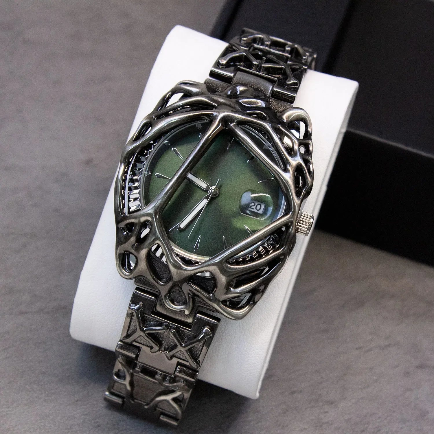 Green Devil Punk Eye Quartz Watch Men  Alabaster Industries Carving Demon Claw Y2K Men Watch Unique Creative Men Medieval Clock