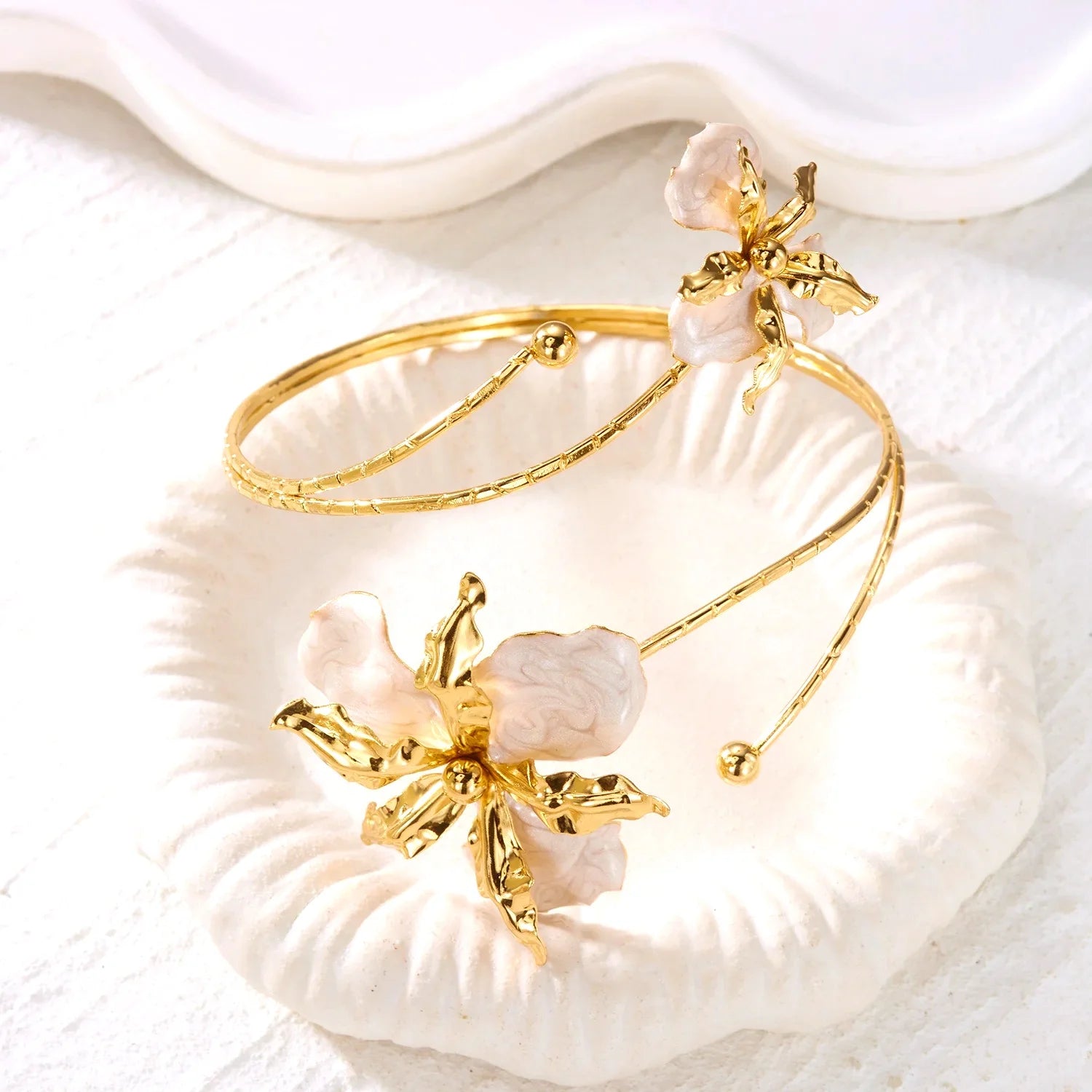 Boho Elegant Sexy Flower Open Cuff Armlet for Women Vintage Enamel Glaze Craft Floral Adjustable Arm Bracelet Beach Body Jewelry