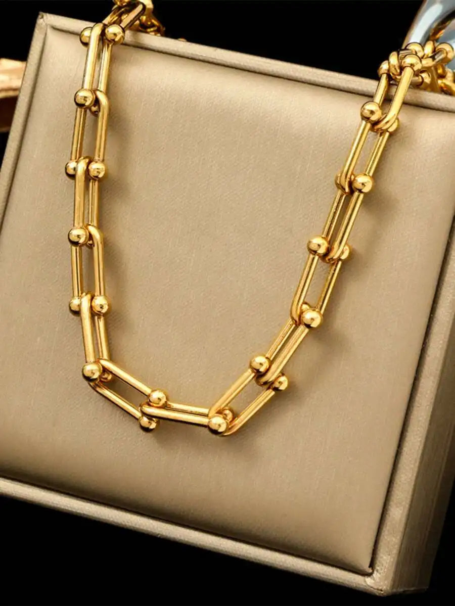 Stainless steel chain necklace for everyday wear, lightweight and stylish unisex accessory
