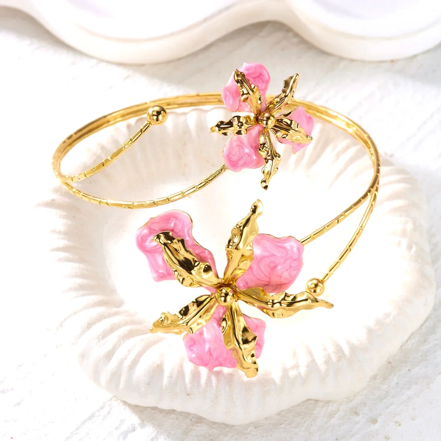 Boho Elegant Sexy Flower Open Cuff Armlet for Women Vintage Enamel Glaze Craft Floral Adjustable Arm Bracelet Beach Body Jewelry