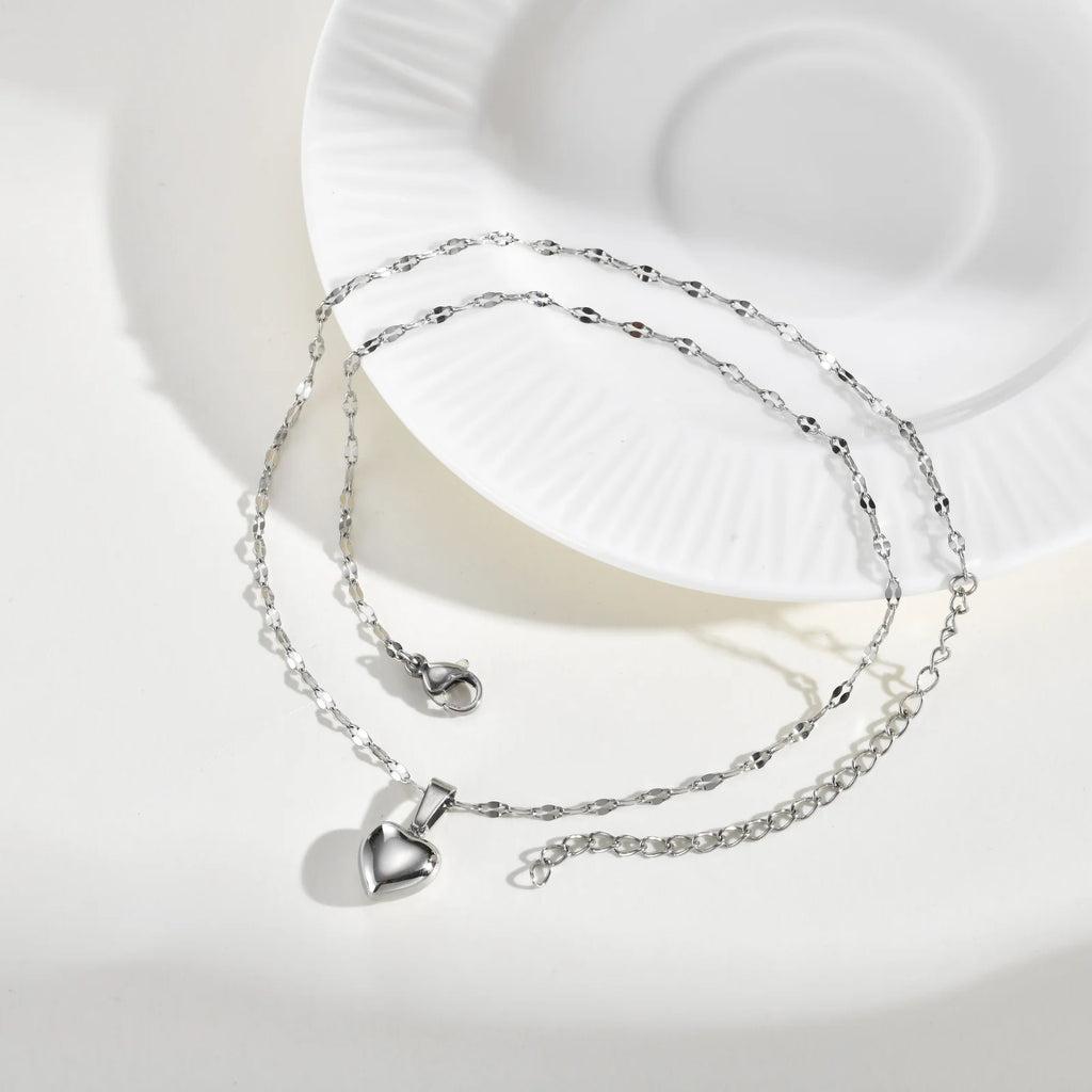 Women's Stainless Steel Heart Pendant Necklace Non fading Clavicle Chain Fashion Jewelry Necklace for Women Durable Hypoallergenic Neckwear Ideal for Daily Use Special Events and Gifting to Female Loved Ones necklace for wome