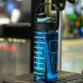 LUSQI 1.5L/2L/3L Sports Water Bottle Large Capacity Plastic Cup Leak-proof With Straw And Time Marker For Home Outdoor Sports mbzr