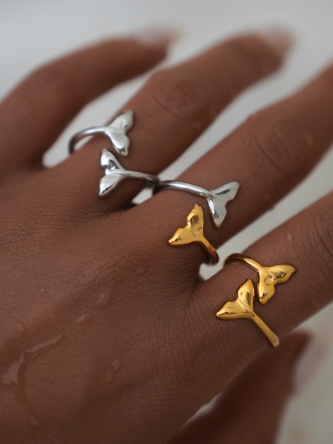 Fish Tail Stainless Steel Rings for Women New Design Metalic Texture 18 K Plated Finger Ring Waterproof Beach Vacation Jewelry