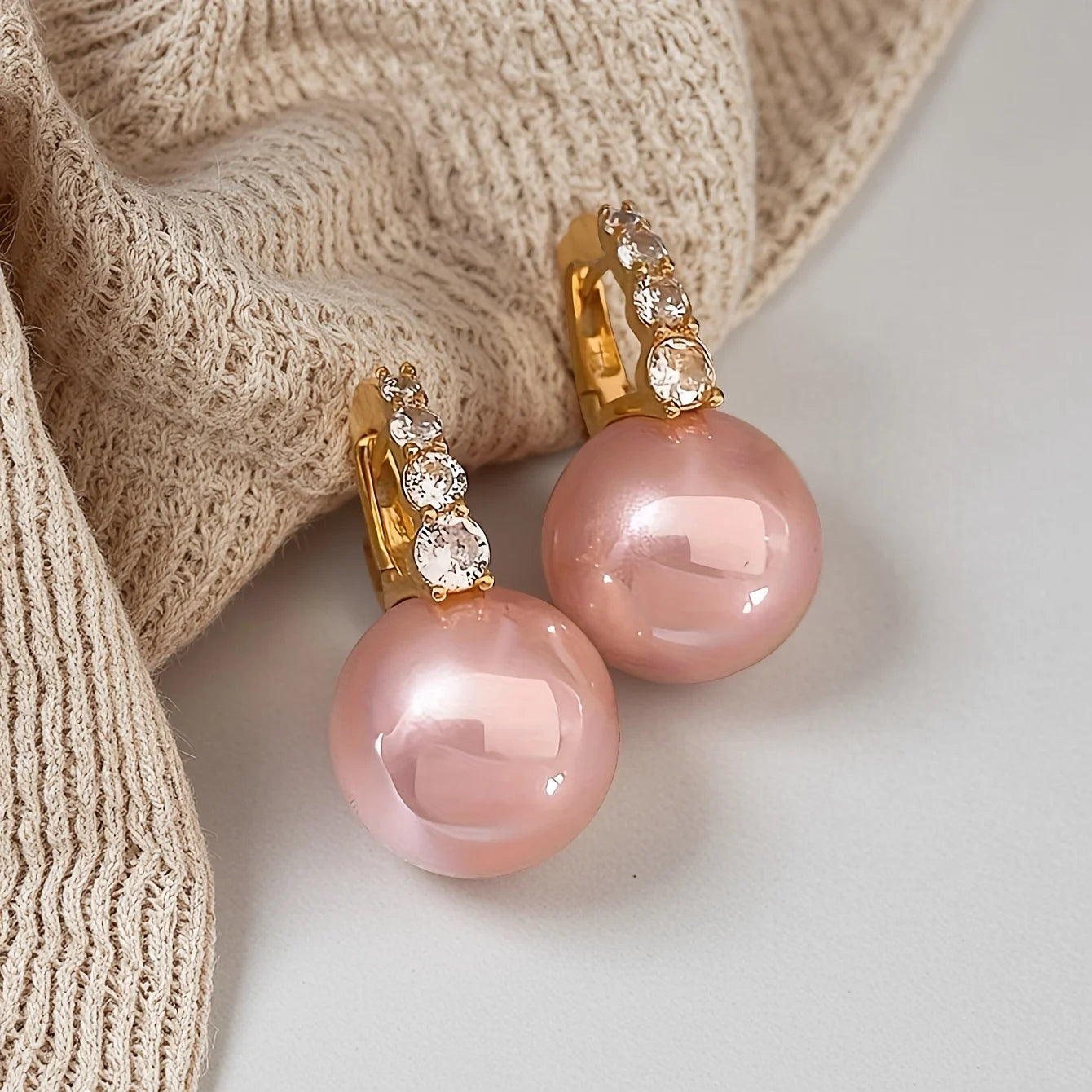 Light luxury zircon hemp gray pearl earrings are suitable for women's daily wear, and give gifts to girlfriends and mothers.