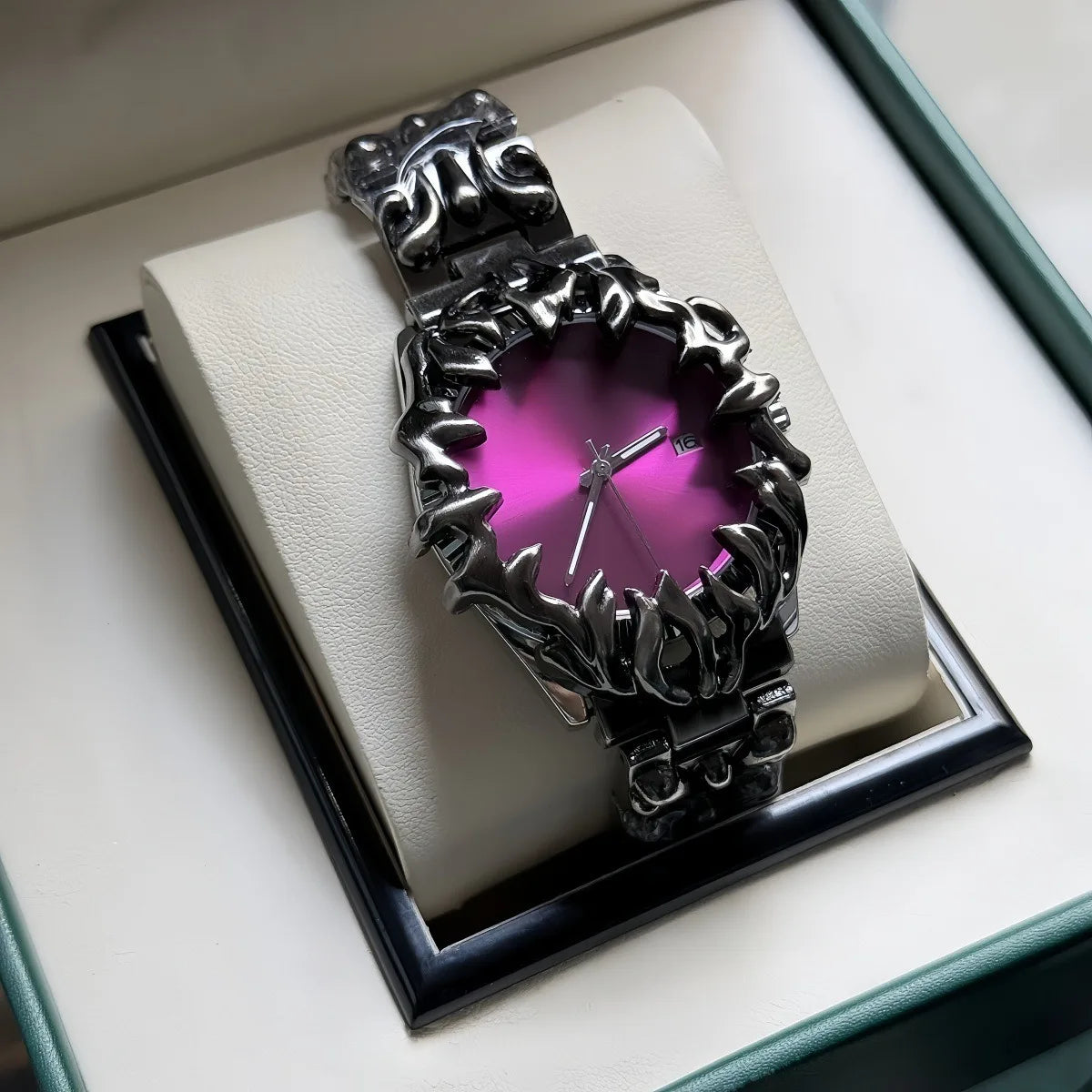 Green Devil Punk Eye Quartz Watch Men  Alabaster Industries Carving Demon Claw Y2K Men Watch Unique Creative Men Medieval Clock