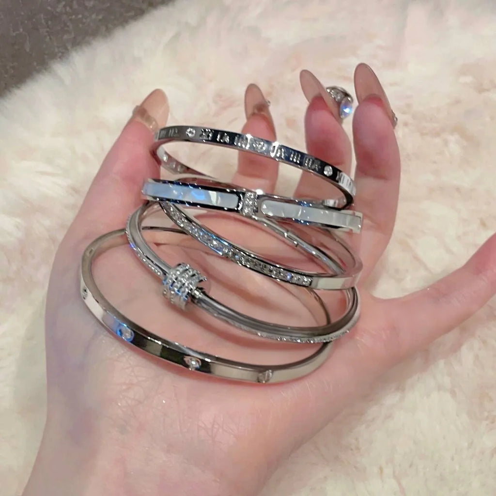 Diamond-encrusted stainless steel clasp bracelet, fashionable and light luxury plated women's bracelet, elegant and versatile