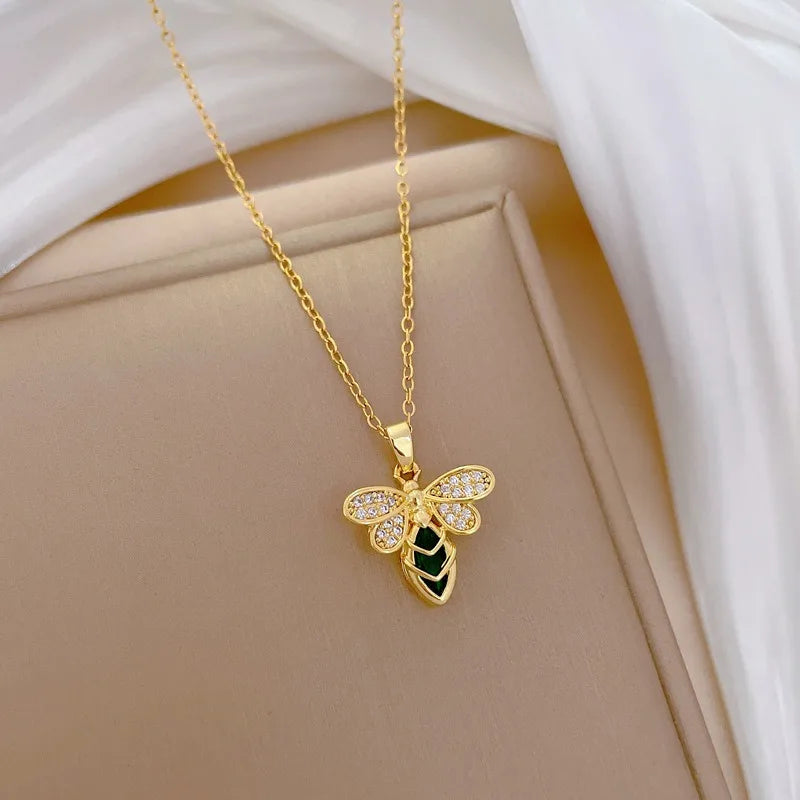 Green Bees Luxury Style Glittering Diamond Necklace for Women, Versatile Collar Chain, Titanium Steel Chain