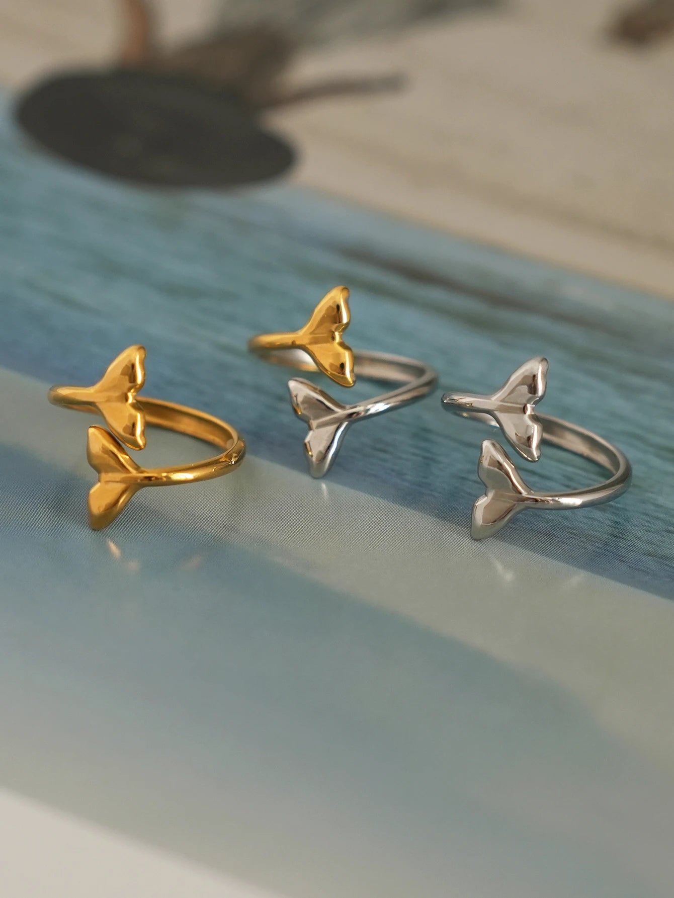 Fish Tail Stainless Steel Rings for Women New Design Metalic Texture 18 K Plated Finger Ring Waterproof Beach Vacation Jewelry
