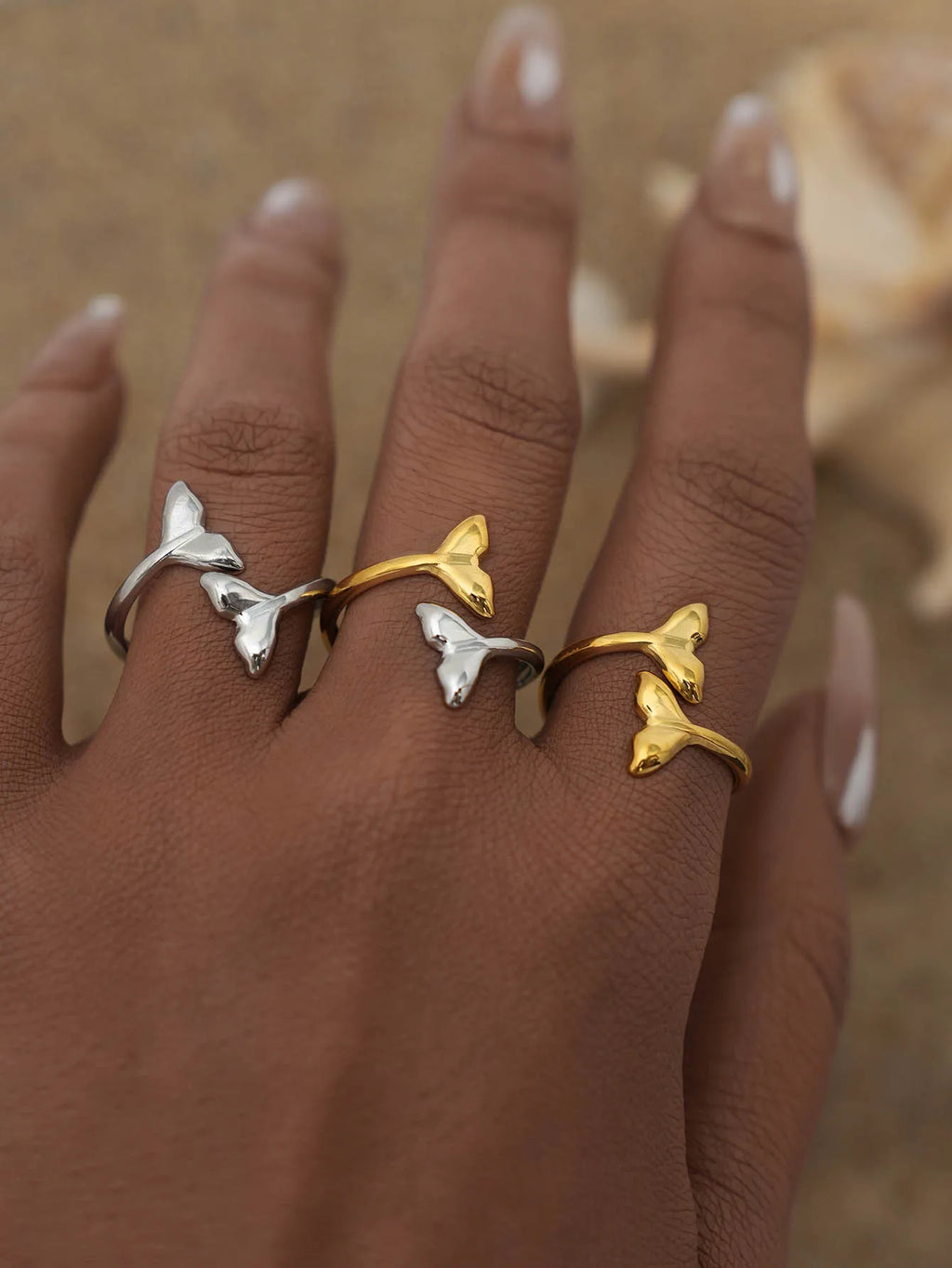 Fish Tail Stainless Steel Rings for Women New Design Metalic Texture 18 K Plated Finger Ring Waterproof Beach Vacation Jewelry