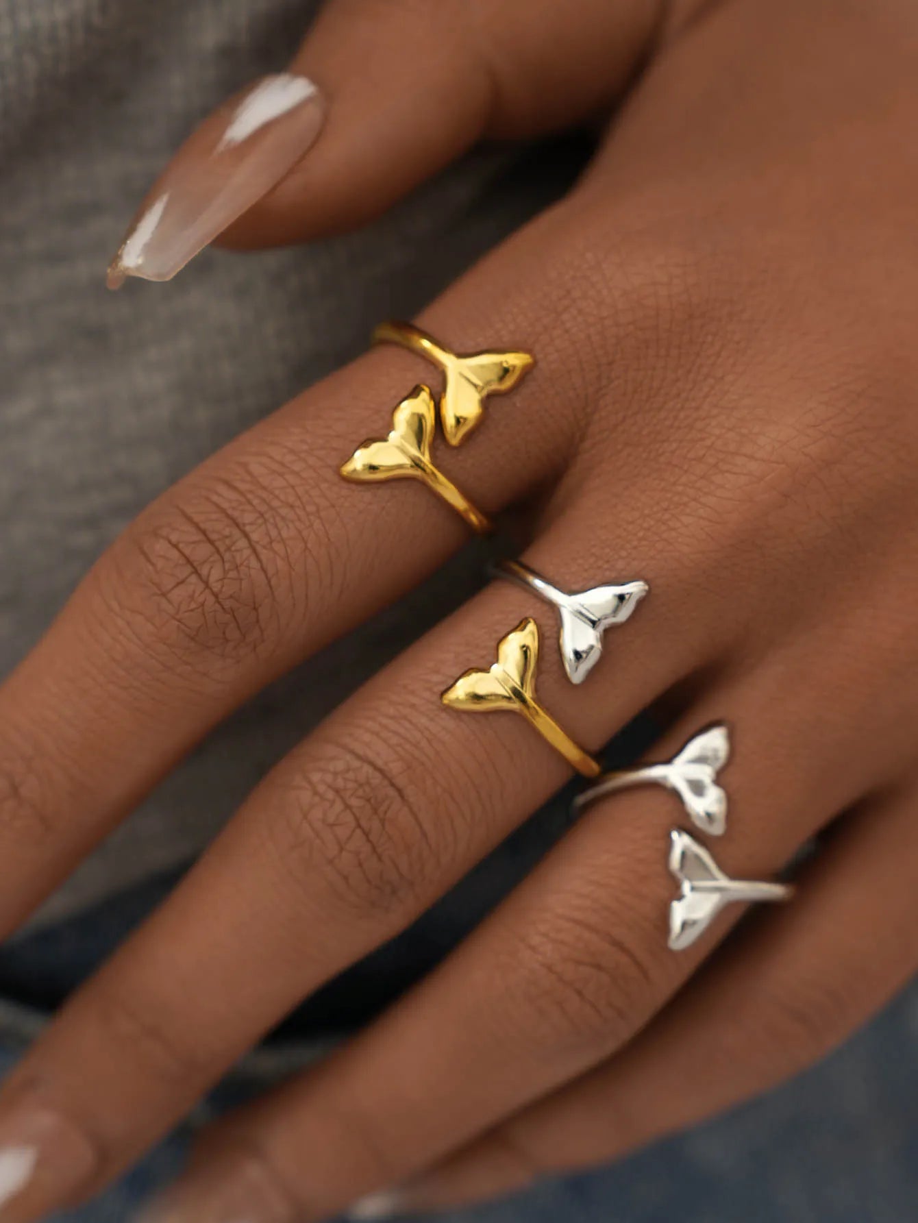 Fish Tail Stainless Steel Rings for Women New Design Metalic Texture 18 K Plated Finger Ring Waterproof Beach Vacation Jewelry