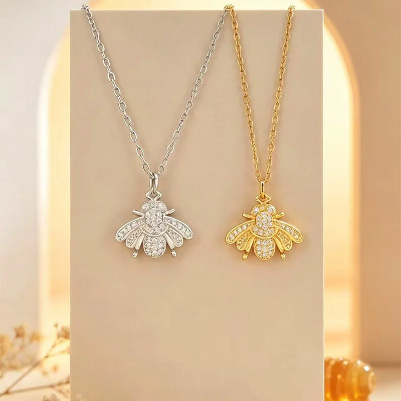 1Pc European and American women's retro little bee zircon pendant necklace, niche design titanium steel collarbone chain, suitable for daily travel wear, back-to-school gifts