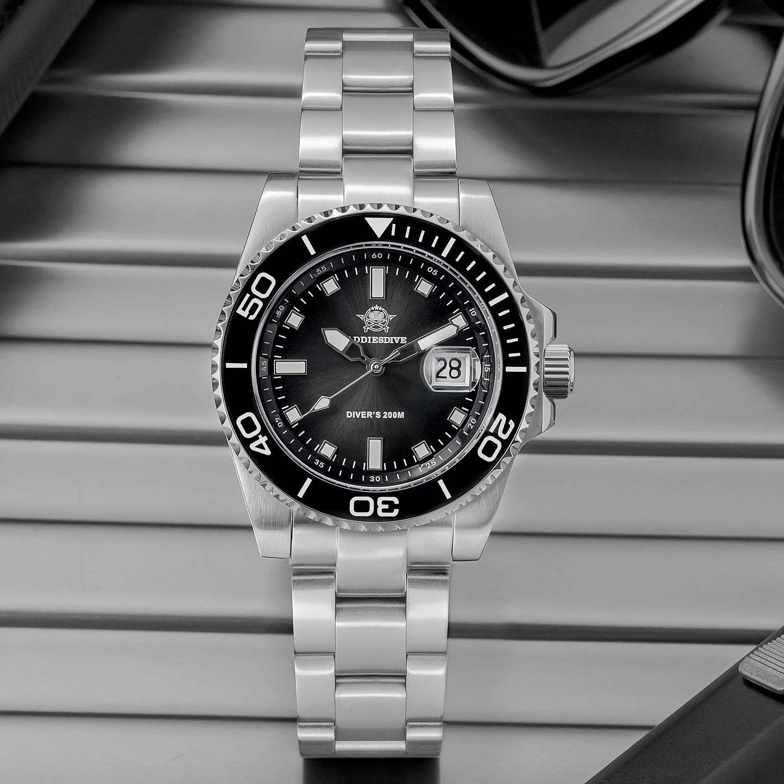 ADDIESDIVE 2026 New Men Quartz Watches BGW9 Super Blue Luminous 200M Waterproof Stainless Steel Fashion Sports Diving Wristwatch