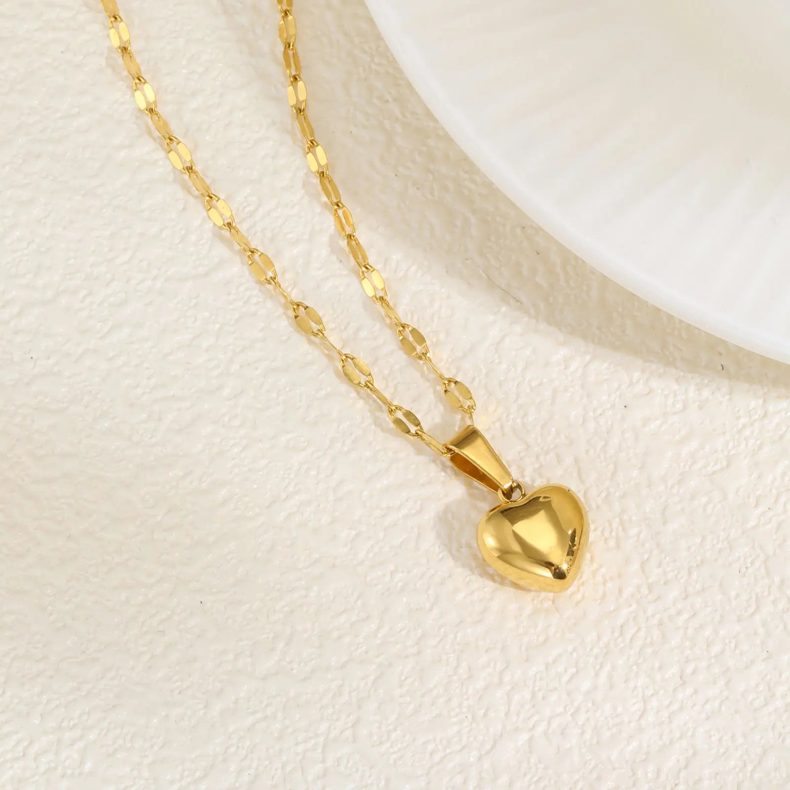 Women's Stainless Steel Heart Pendant Necklace Non fading Clavicle Chain Fashion Jewelry Necklace for Women Durable Hypoallergenic Neckwear Ideal for Daily Use Special Events and Gifting to Female Loved Ones necklace for wome
