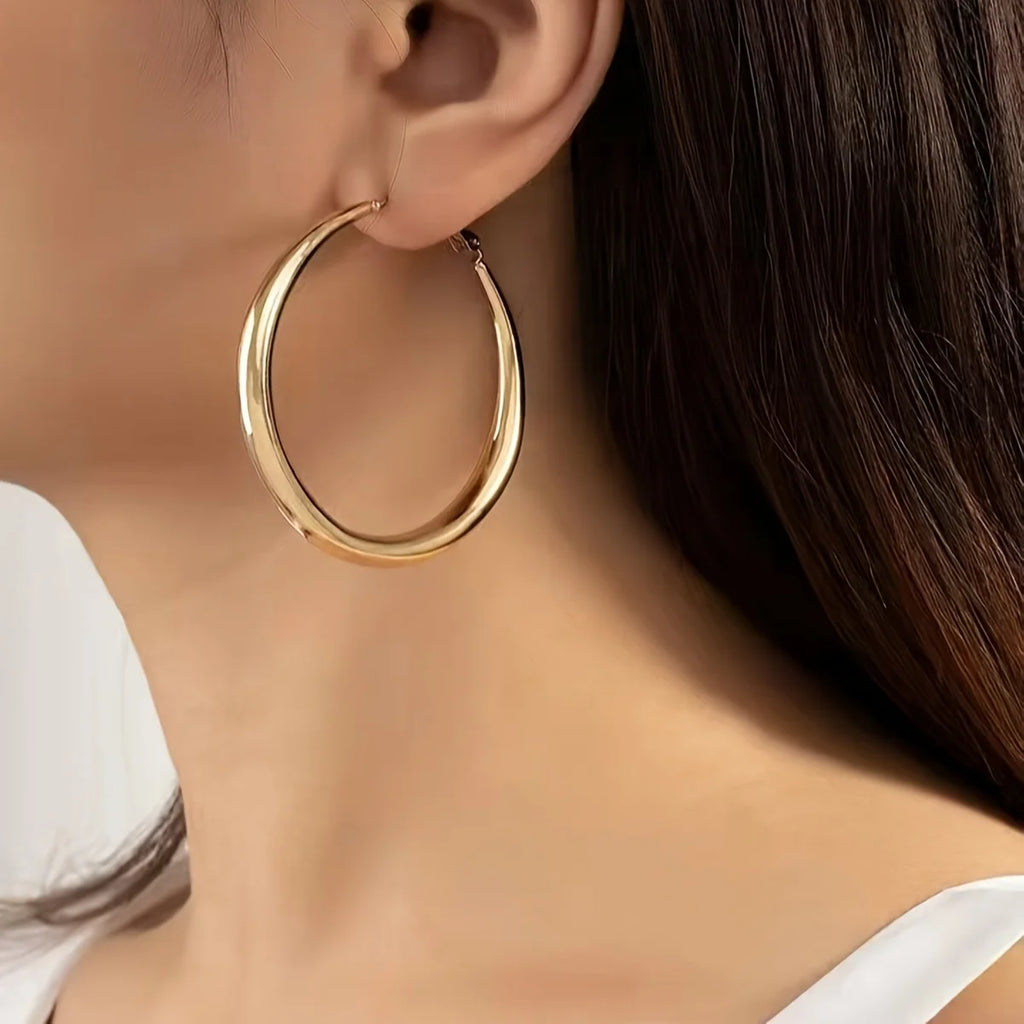 [Oversized Hoop Earrings] A Pair of Minimalist yet Striking Oversized Hoop Earrings, Niche and High-end Stud Earrings, Women's Jewelry Suitable for Daily Commuting