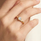 Vnox Minimalist Single Zircon V-Shape Ring for Women Gold Plated Love Romantic Rings Wedding Jewelry Not Fading