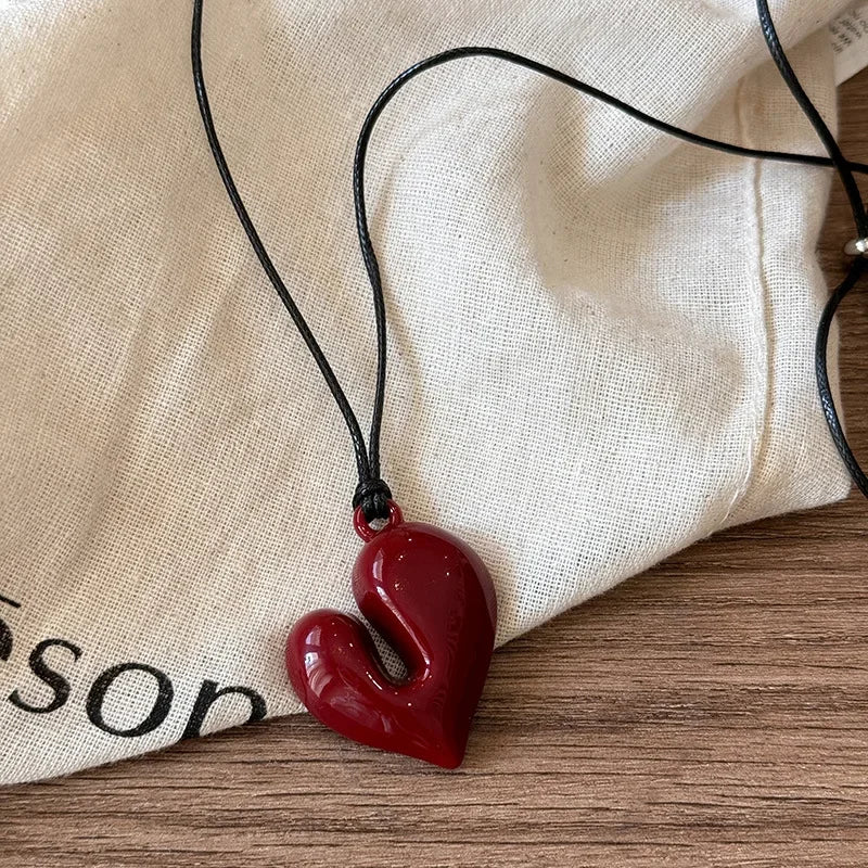 LATS Red Heart Pendant Necklace Vintage 80s Aesthetic Love Inspired Choker New Fashion Romantic Heart Necklace for Women mbzr