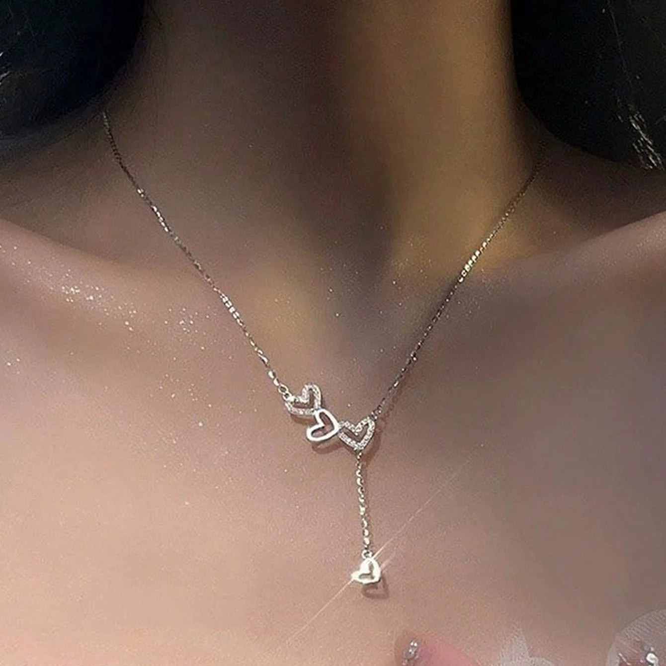 An elegant and minimalist rhinestone three-love fringed pendant necklace with a luxurious and versatile design for ladies, brides, engagement jewelry, girlfriends or Valentine's Day gifts.