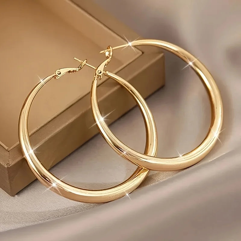 [Oversized Hoop Earrings] A Pair of Minimalist yet Striking Oversized Hoop Earrings, Niche and High-end Stud Earrings, Women's Jewelry Suitable for Daily Commuting