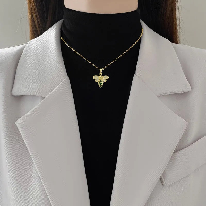 Green Bees Luxury Style Glittering Diamond Necklace for Women, Versatile Collar Chain, Titanium Steel Chain