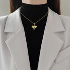 Green Bees Luxury Style Glittering Diamond Necklace for Women, Versatile Collar Chain, Titanium Steel Chain