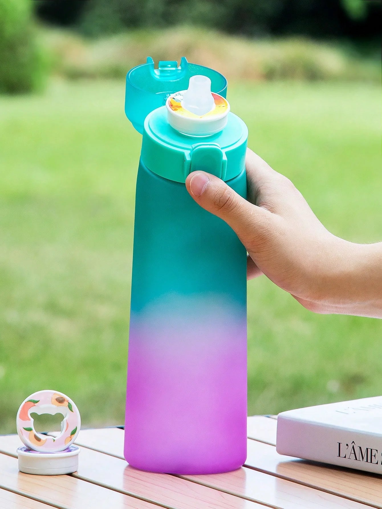 1pc Gradient Air Water Bottle with 1PC Random Bear Shape Scented Flavor Pods Drinks Bottles Outdoor 0 Sugar 0 Calorie Water Cup mbzr