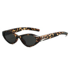 Trendy Retro Black Cat-Eye Sunglasses (Silver Star Detail) – Luxury INS Vibe, Perfect for Stunning Street Snaps mbzr