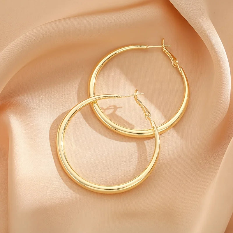 [Oversized Hoop Earrings] A Pair of Minimalist yet Striking Oversized Hoop Earrings, Niche and High-end Stud Earrings, Women's Jewelry Suitable for Daily Commuting