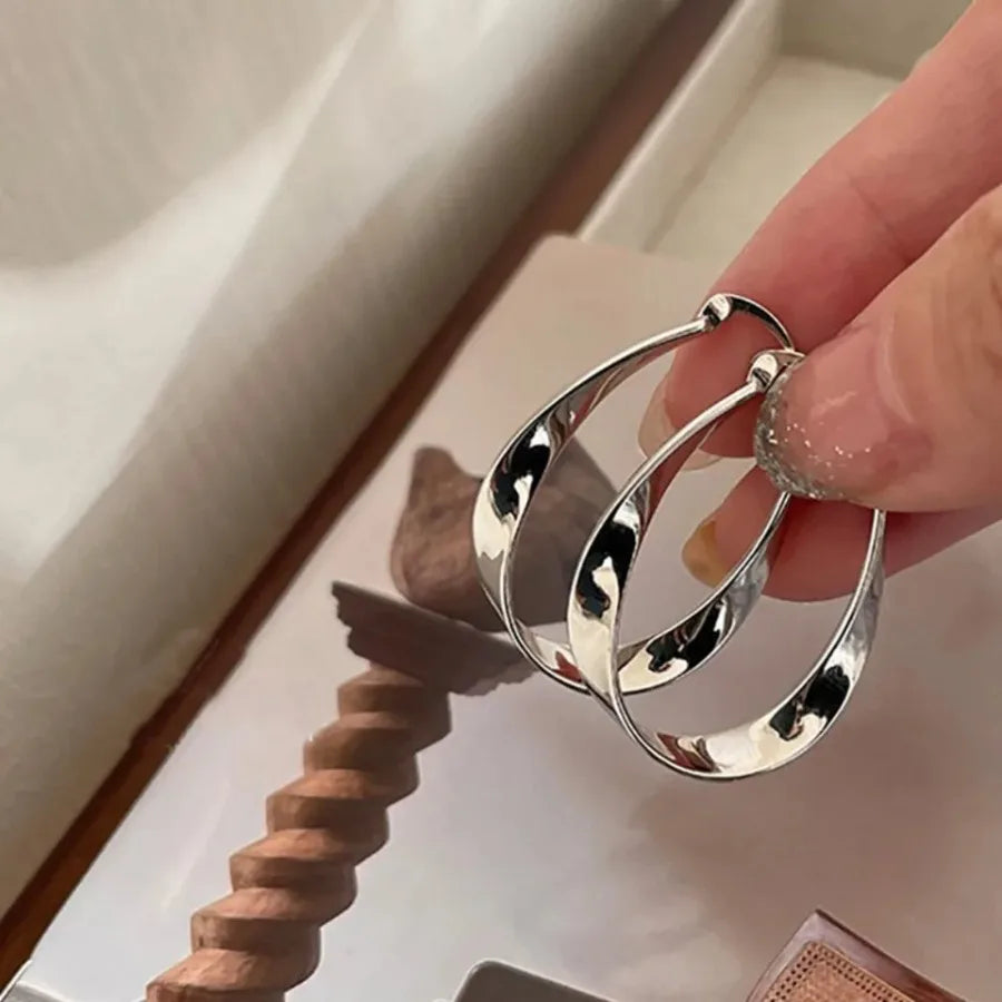 Temperament Simple Sliver Color Bright Surface Oval Geometric Hoop Earrings for Women Exquisite Trend Jewelry Accessories Gifts