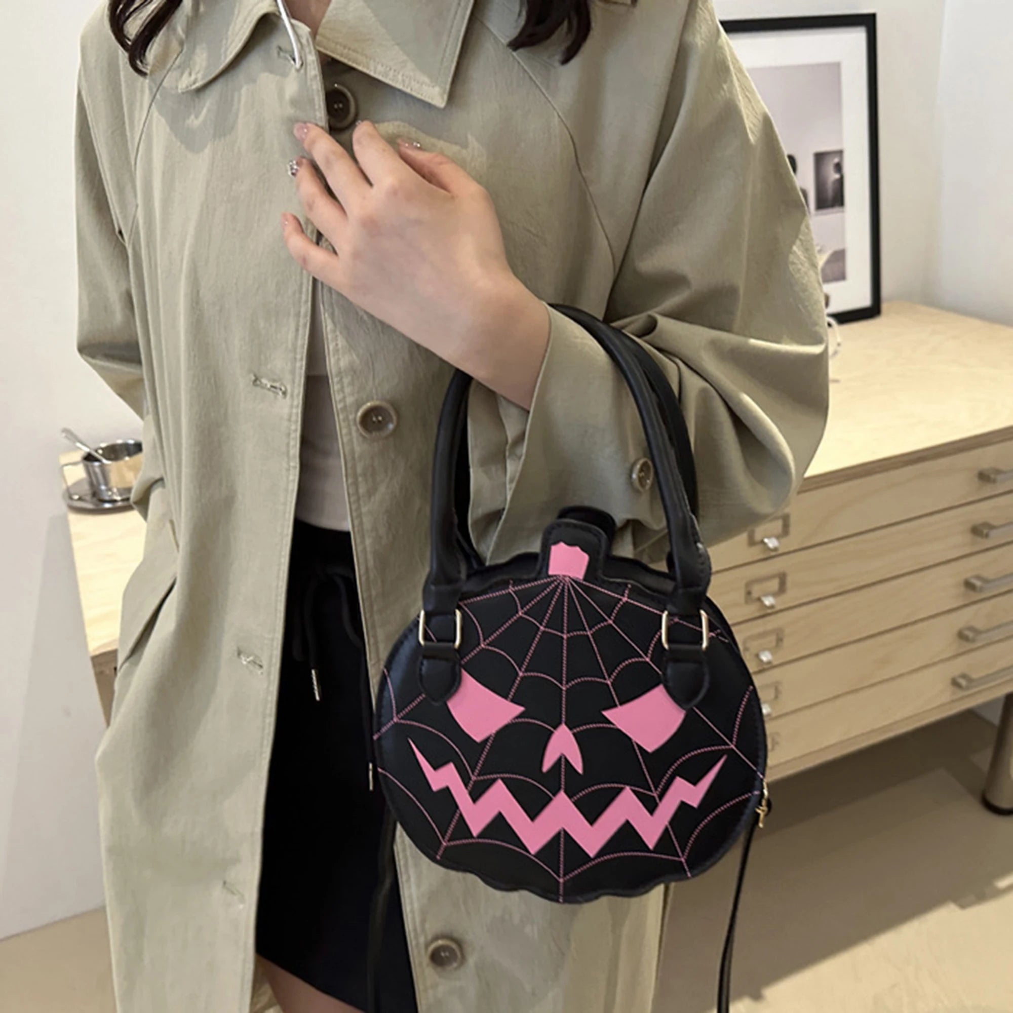 Spooky Halloween Ghost Crossbody Bag for Women Stylish Shoulder Purse Handbags for Costume Party Trick or Treat Fun and Daily